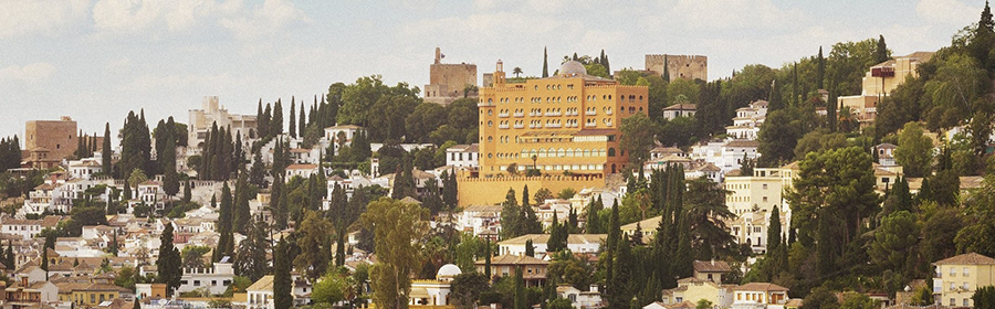Una terraza centenaria… ¡para enamorarse de Granada!